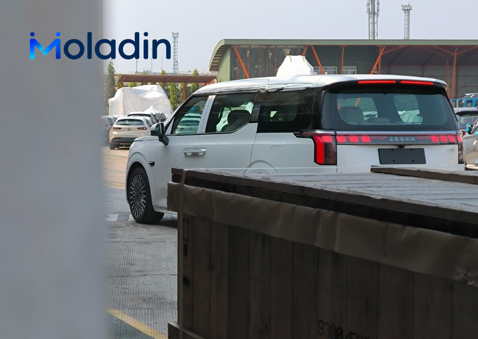 spyshot-zeekr-009-dan-zeekr-x-di-tanjung-priok,-segera-meluncur?