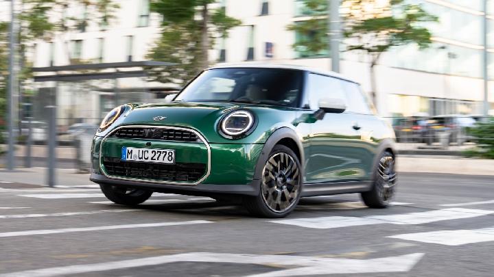 mini-cooper-c-kini-bisa-main-uno-car-party!