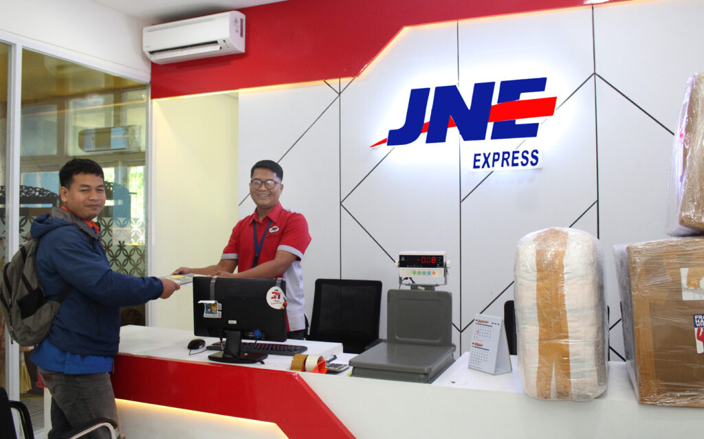 menengok-gerai-jne-di-kementerian-pupr