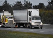 7 Tips Mengemudi Aman dengan Muatan Berat, Penting untuk Driver Truk!