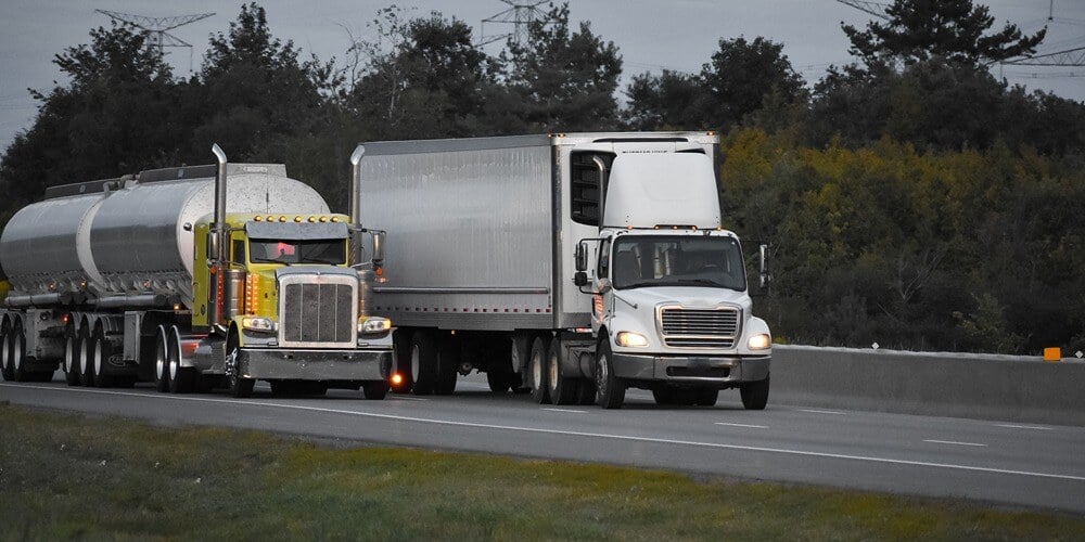 7-tips-mengemudi-aman-dengan-muatan-berat,-penting-untuk-driver-truk!