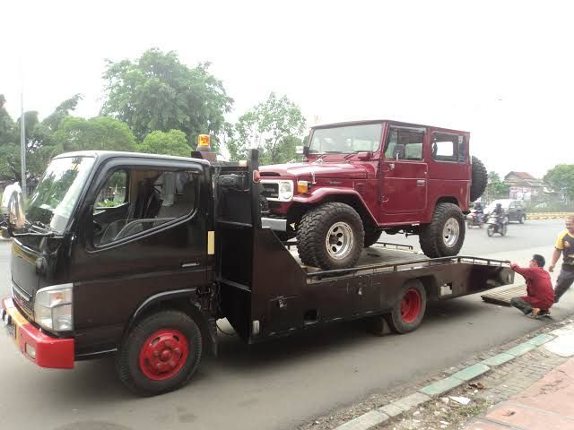 serba-serbi-towing-mobil,-ketahui-estimasi-harga-sewa-sebelum-menggunakannya