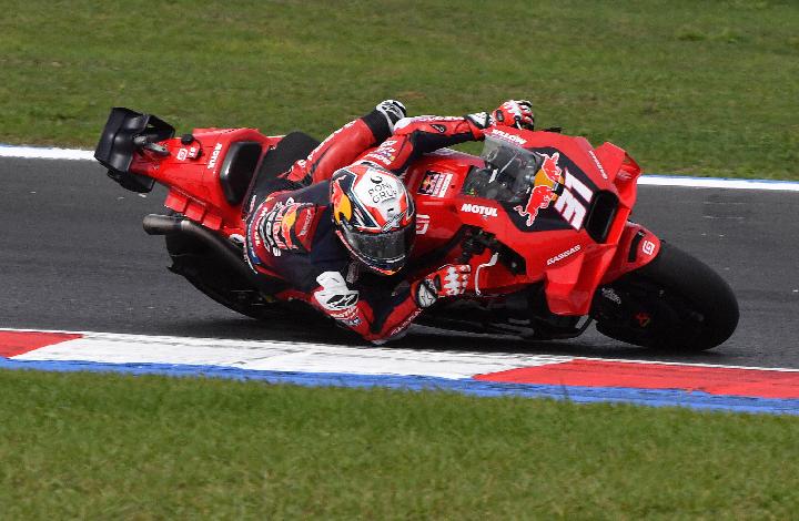 pedro-acosta-pole-di-motogp-jepang,-jorge-martin-tak-masuk-10-besar