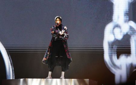 kenangan-indah-tantri-kotak-nyanyikan-lagu-nike-ardilla-di-synchronize-2024