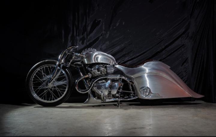 kolaborasi-royal-enfield-dan-ams-garage-hadirkan-phoenix-di-kustomfest-2024