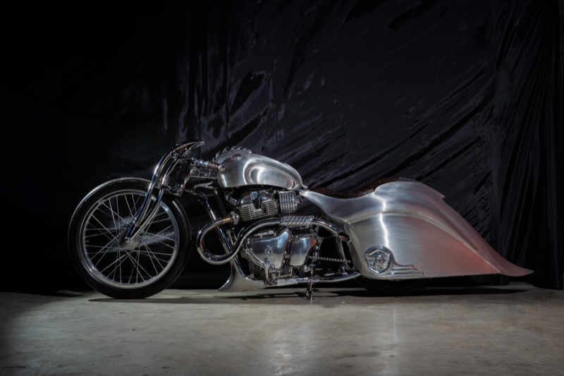 royal-enfield-phoenix-tampil-memukau-jadi-bagger