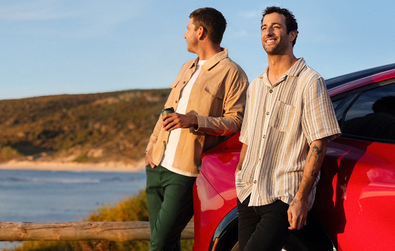 pembalap-f1-daniel-ricciardo-bawa-ford-mustang-mach-e-melintasi-australia-barat