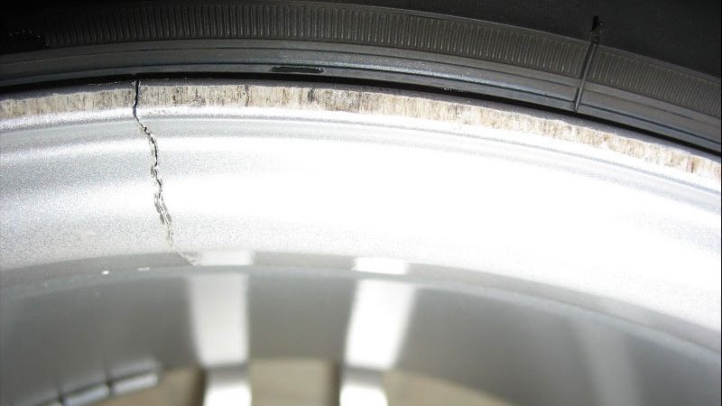 waspada!-ini-penyebab-velg-mobil-retak