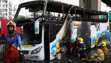 ‘bom’-di-atas-roda:-modifikasi-bus-ilegal,-nyawa-23-siswa-guru-di-thailand-melayang
