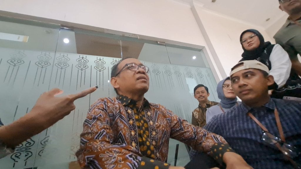 jokowi-pening-saat-kemasi-barangnya-di-istana-merdeka-&-bogor