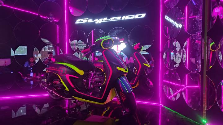 modifikasi-honda-stylo-160-ultraviola-mejeng-di-synchronize-fest-2024