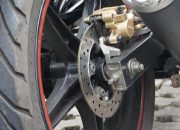 Ini Fungsi Penting Rem ABS pada Motor, Mencegah Ban Terkunci