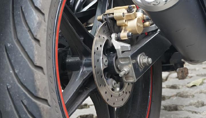 ini-fungsi-penting-rem-abs-pada-motor,-mencegah-ban-terkunci