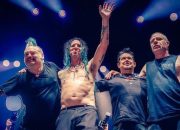 NOFX Resmi Pensiun Setelah Menyelesaikan Pertunjukan Terakhir
