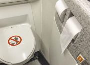 Hindari Penggunaan Tisu Toilet saat di Pesawat, Pramugari Ini Ungkap Alasannya